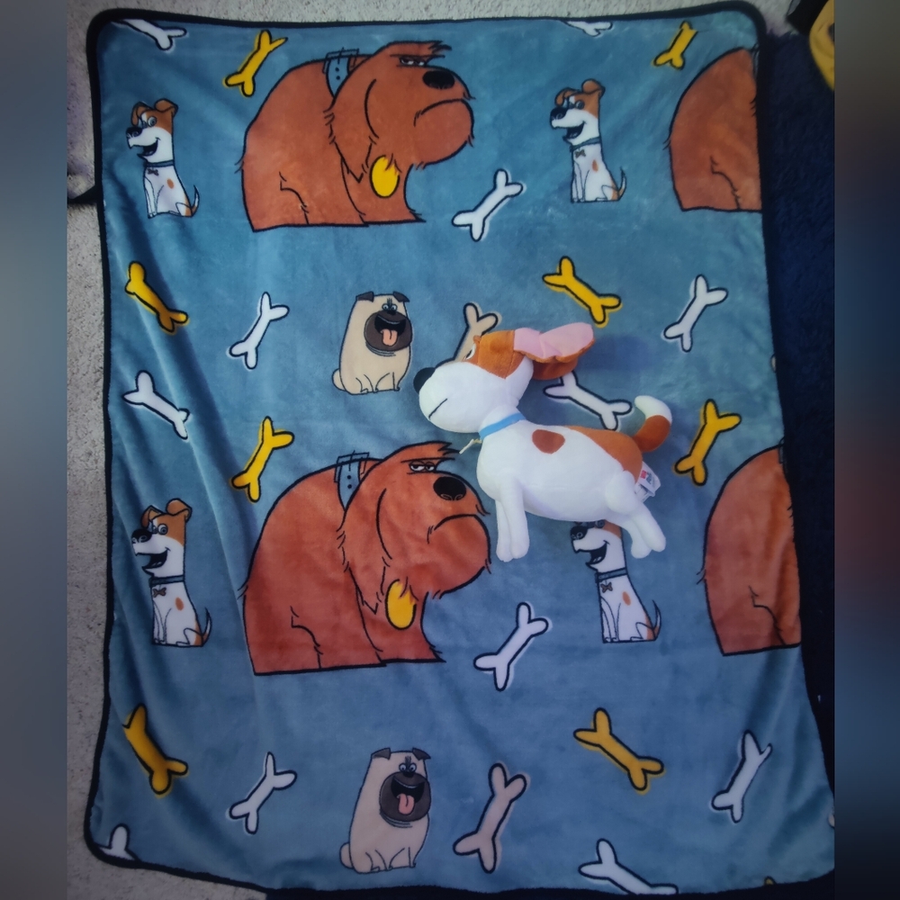 Secret Life of Pets Blanket + Stuffed Toy